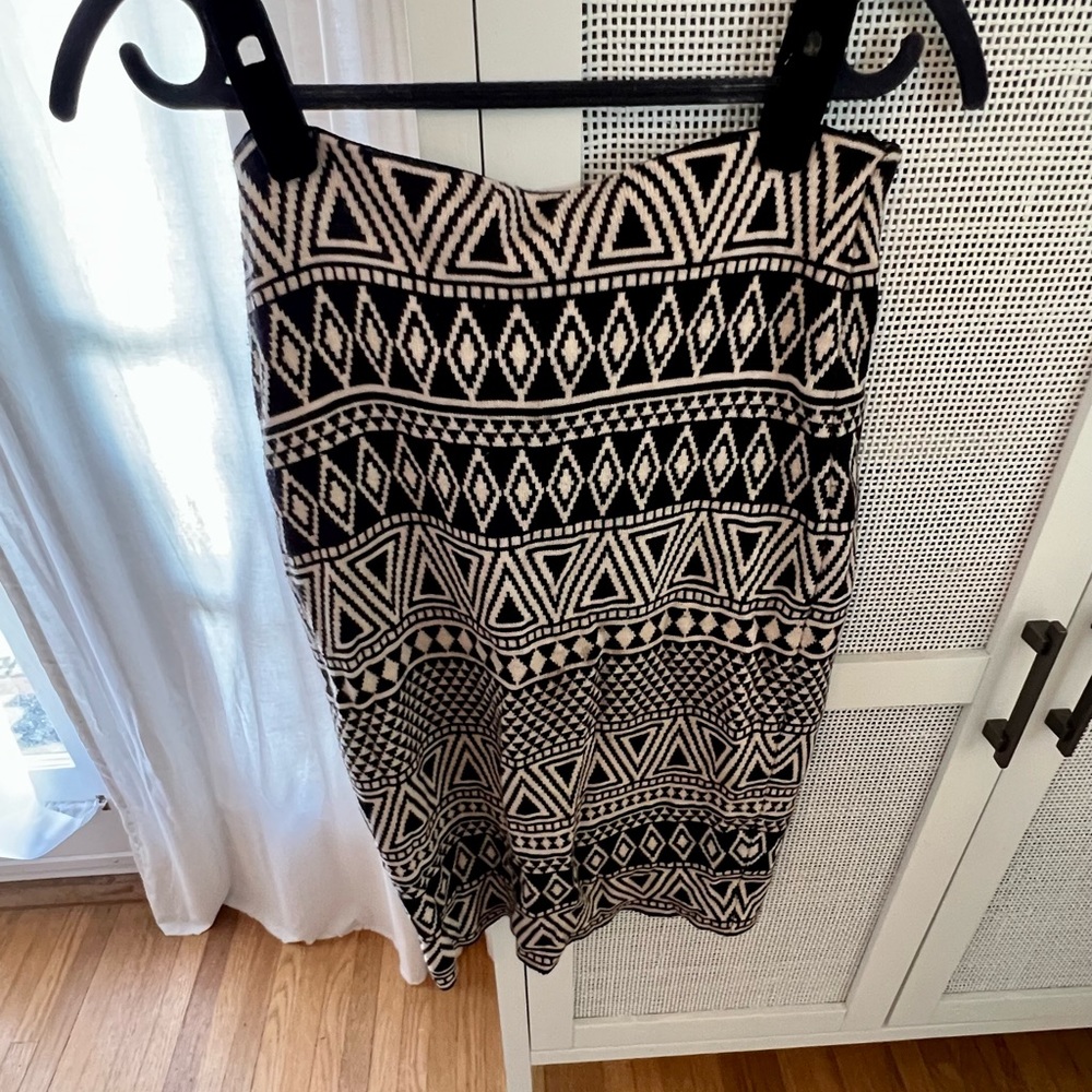 Loft 82 black and white sweater skirt